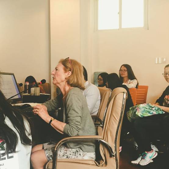 挪威奥斯陆大学著名教授Bente Christensen驻探花
讲学.jpg